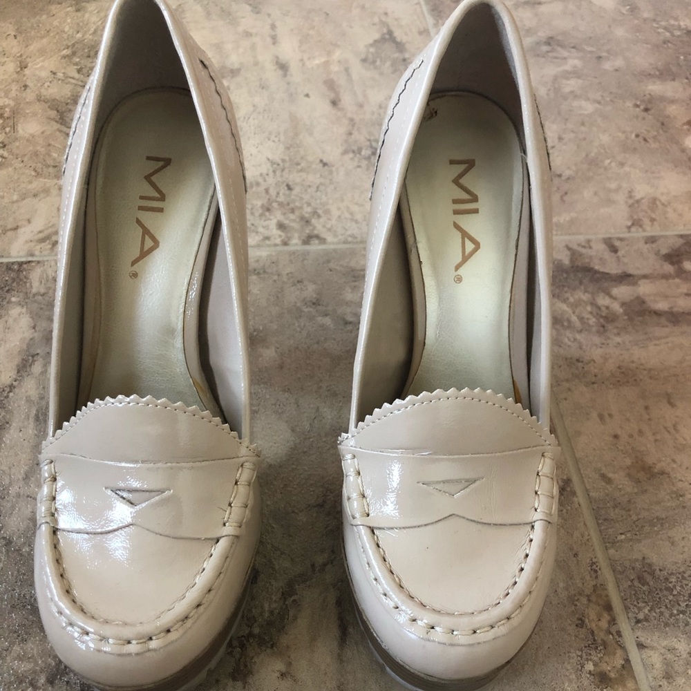MIA platform heels, nude! Size 7
